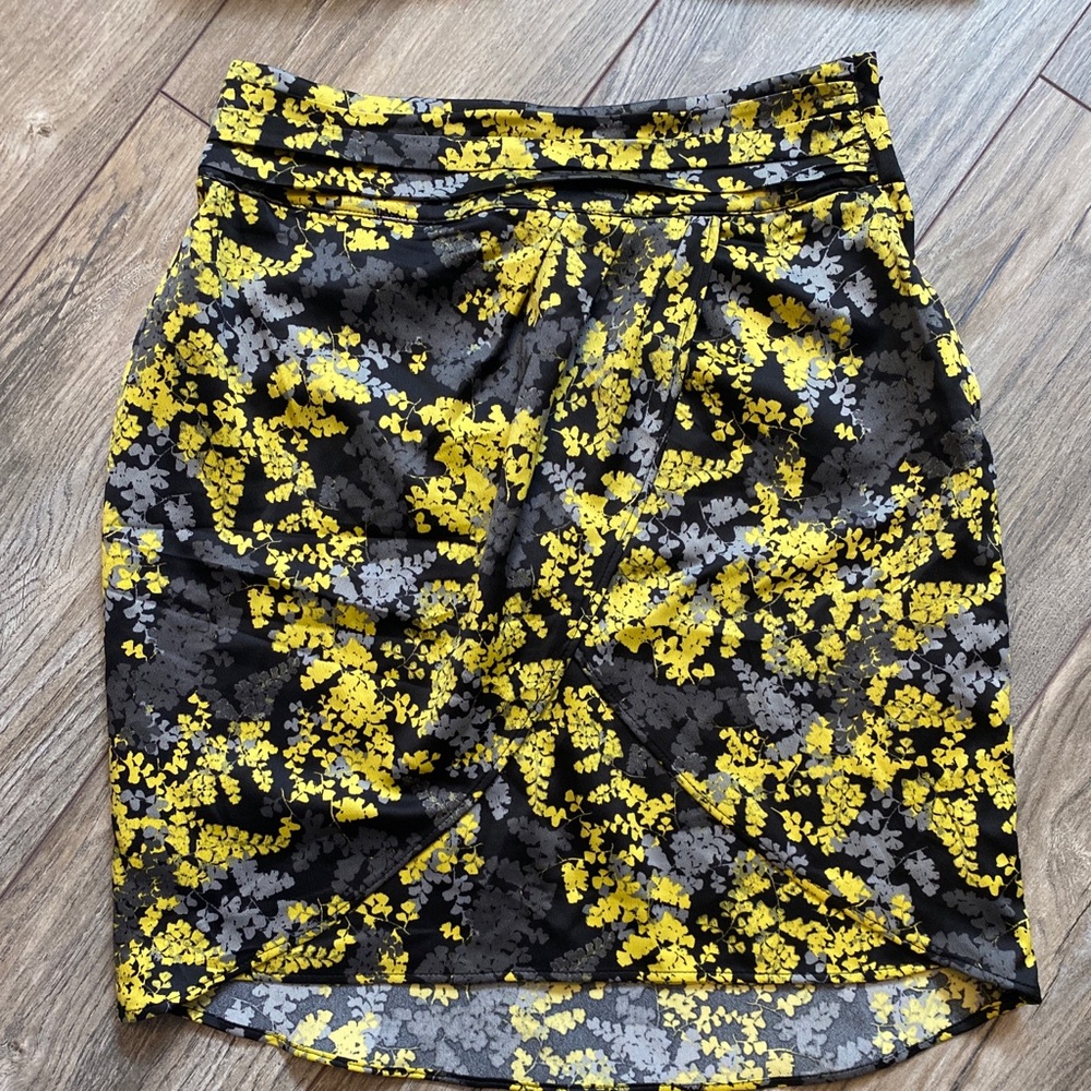 High waisted flowered pencil skirt from H &  M size6